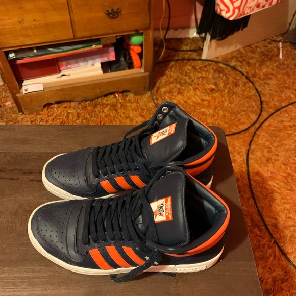 Adidas Hi-Top - Picture 2 of 4